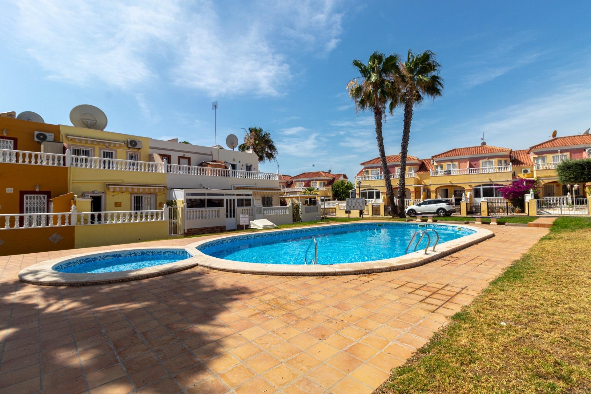 Återförsäljning - Radhus -
Orihuela Costa - La Regia