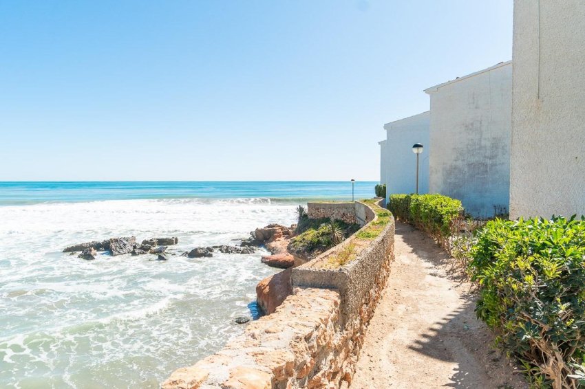 Återförsäljning - Radhus -
Orihuela Costa - Playa Flamenca