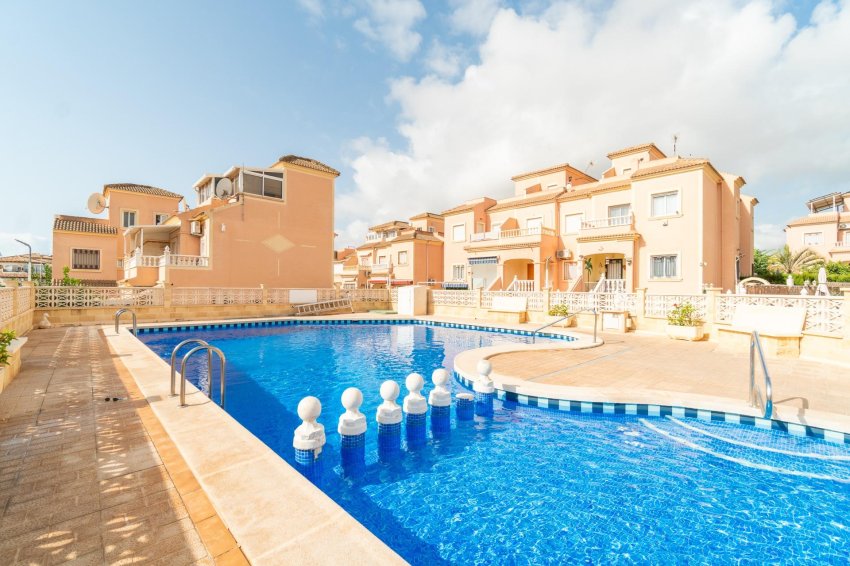 Återförsäljning - Radhus -
Orihuela Costa - Playa Flamenca