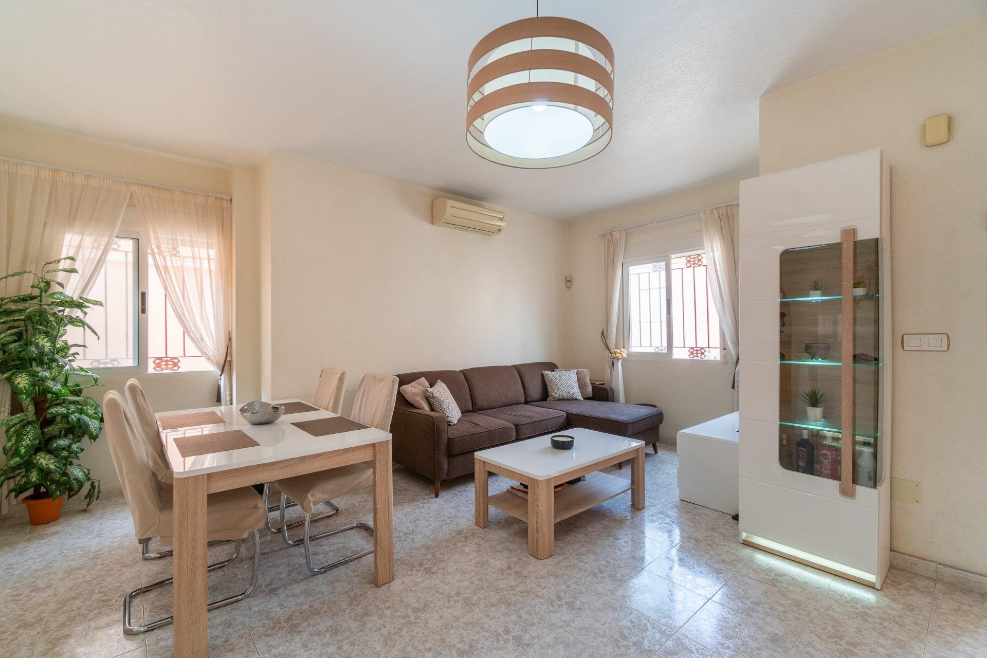 Återförsäljning - Radhus -
Orihuela Costa - Playa Flamenca