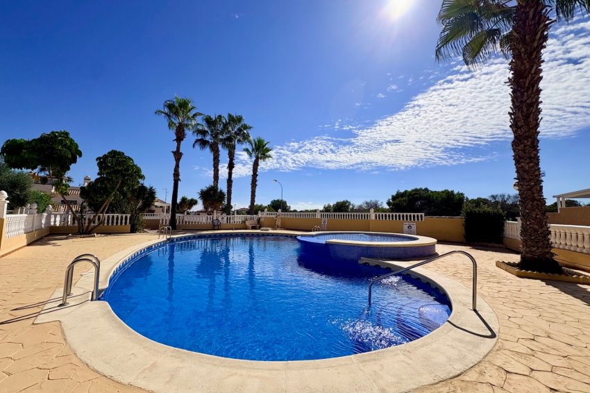 Återförsäljning - Radhus -
Orihuela Costa - Playa Flamenca