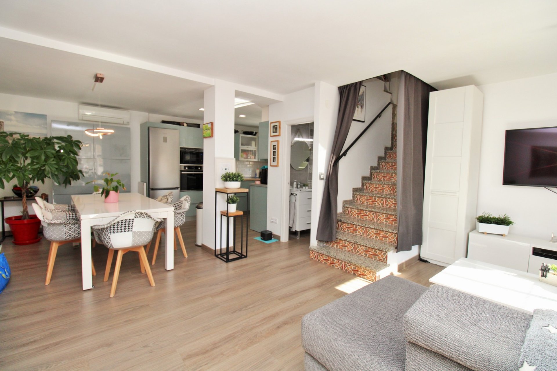 Återförsäljning - Radhus -
Villamartin - Villamartín