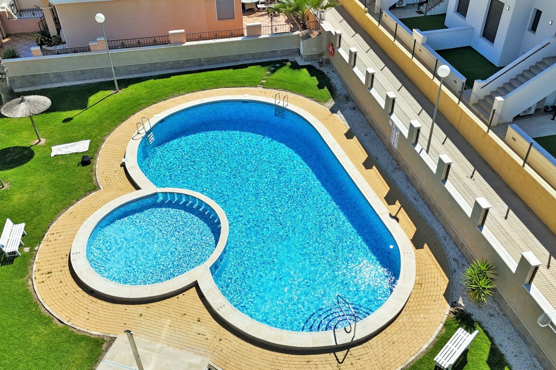 Återförsäljning - Radhus -
Villamartin - Villamartín
