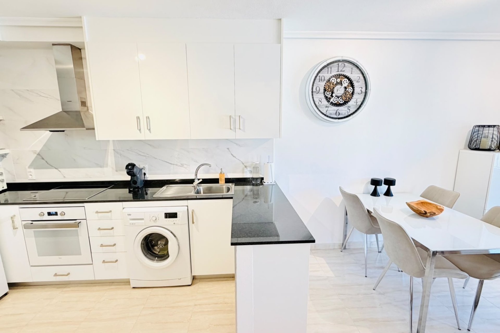 Återförsäljning - Semi detached -
Daya Nueva