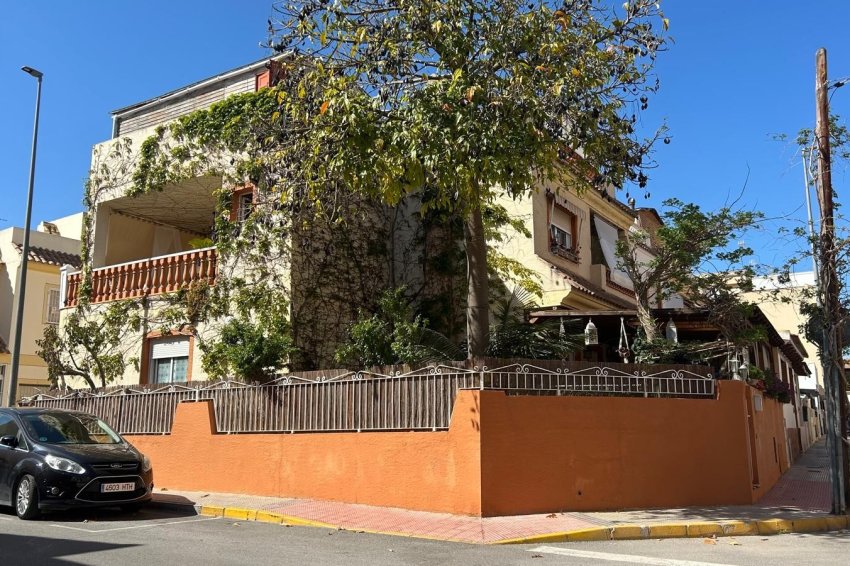 Återförsäljning - Semi detached -
Los Montesinos