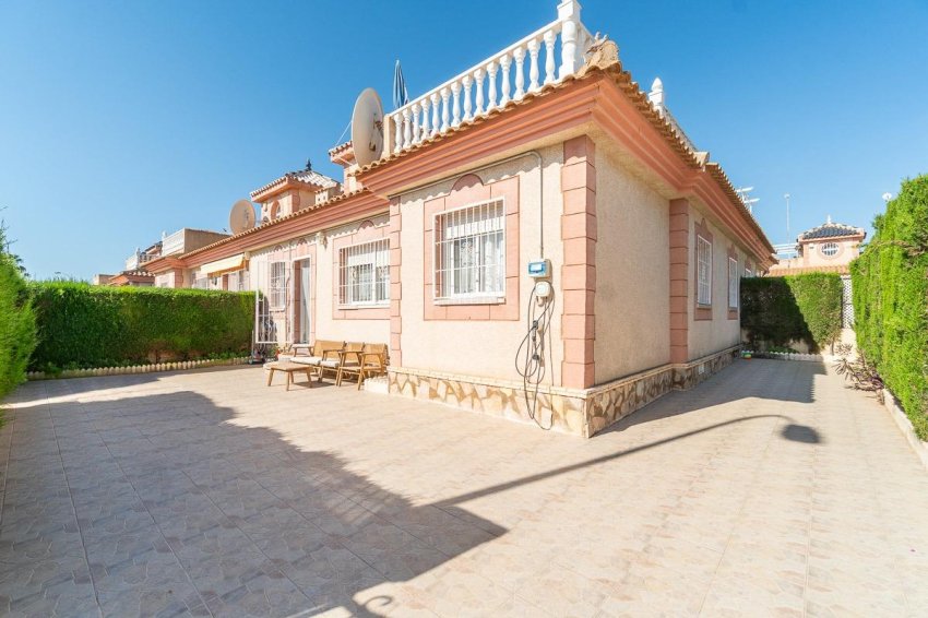 Återförsäljning - Semi detached -
Orihuela Costa - Punta Prima