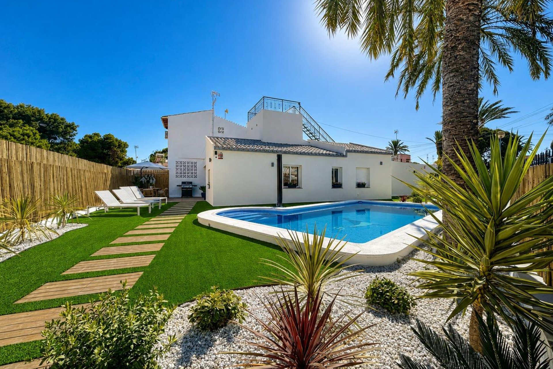 Återförsäljning - Semi detached -
Orihuela Costa - Punta Prima
