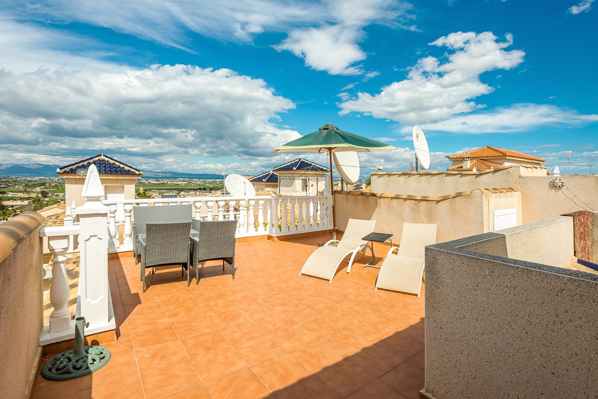 Återförsäljning - Semi detached -
Rojales - Benimar