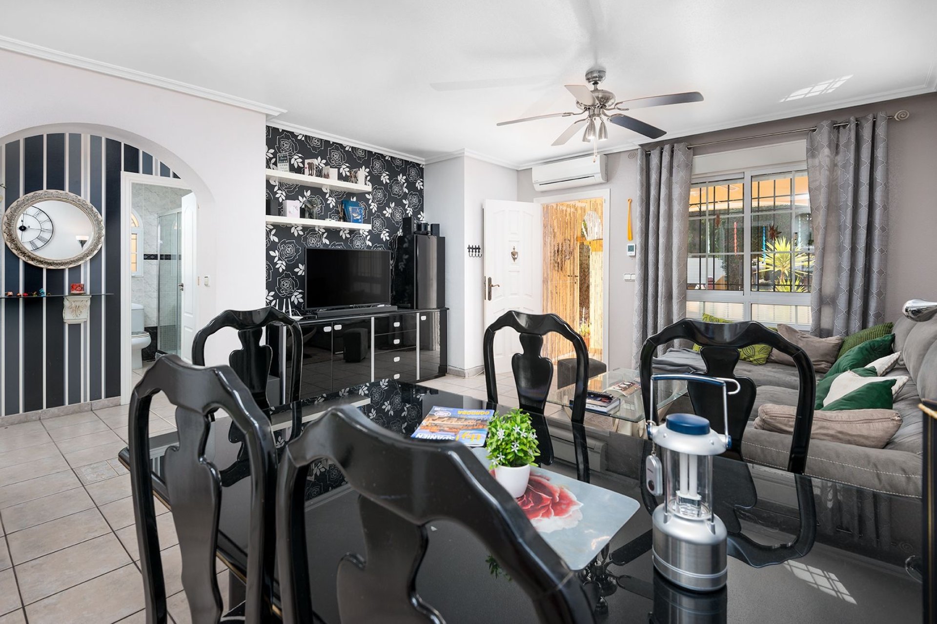 Återförsäljning - Semi detached -
Torrevieja