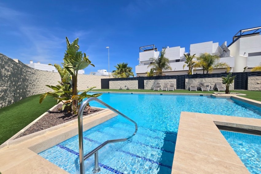 Återförsäljning - Townhouse * -
Ciudad Quesada * - Doña Pepa *