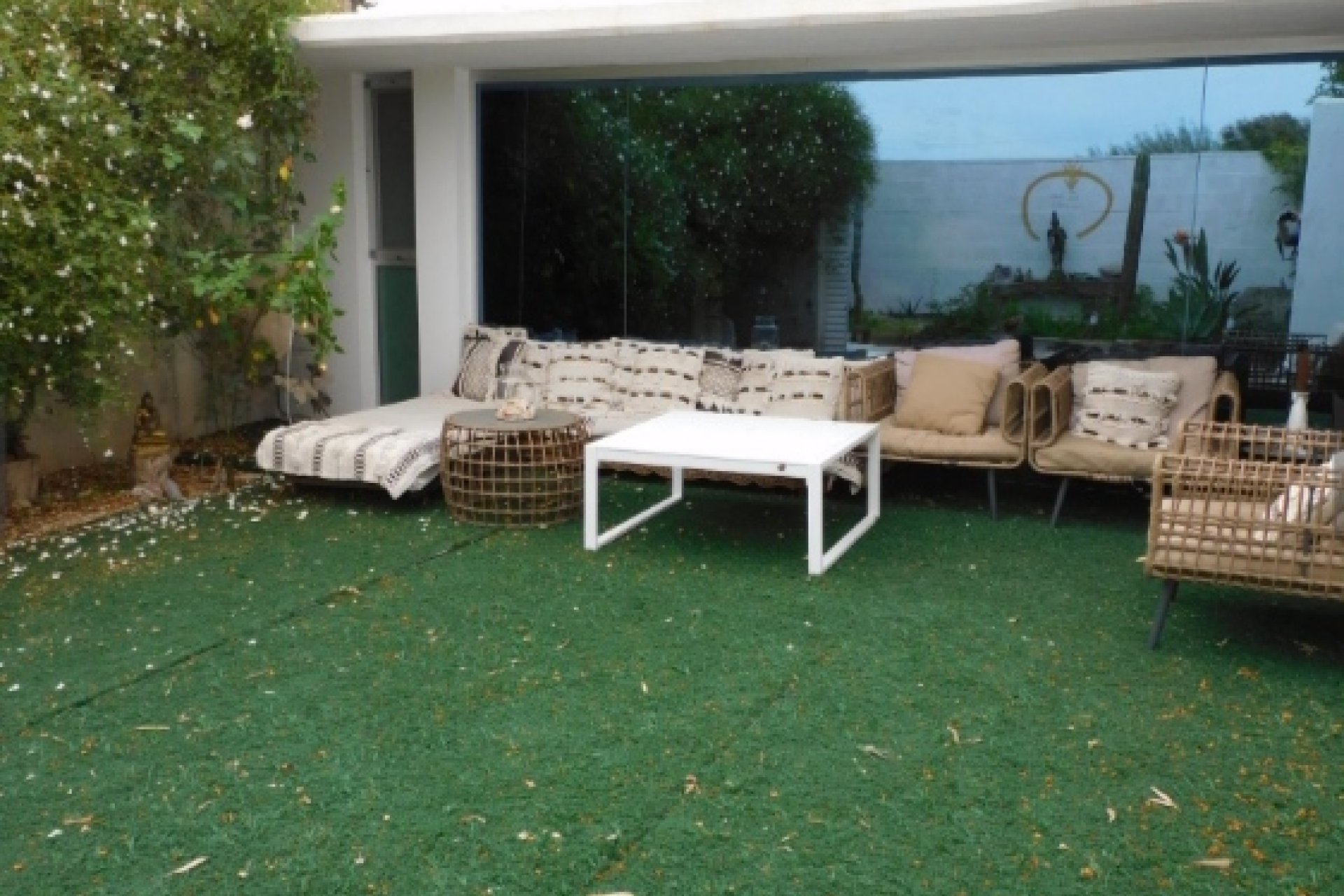 Återförsäljning - Villa -
Alicante