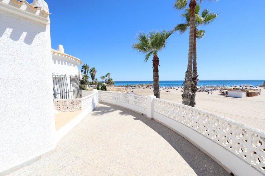 Återförsäljning - Villa -
Cabo Roig - Cala Capitan