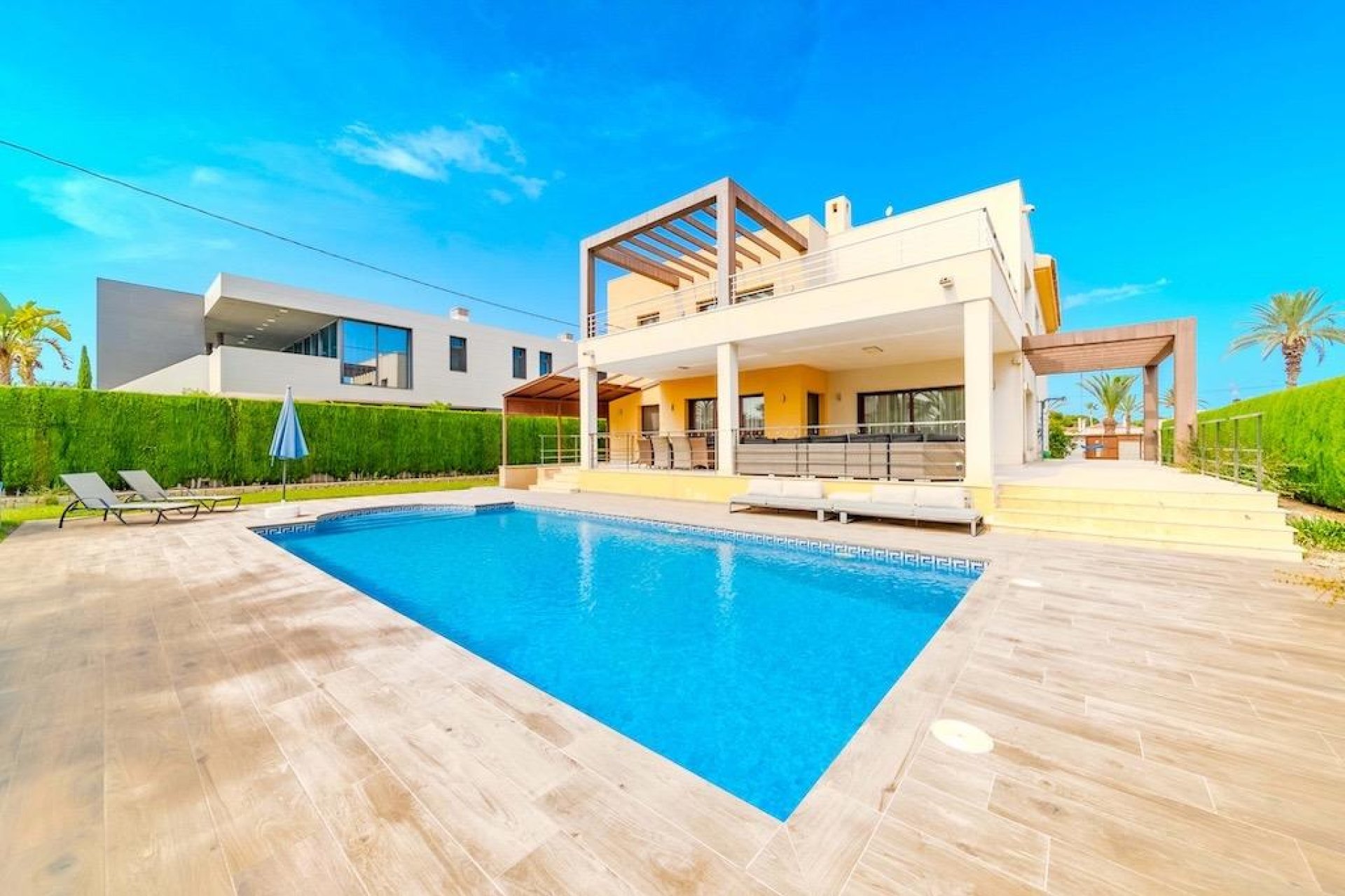 Återförsäljning - Villa -
Cabo Roig - Costa blanca