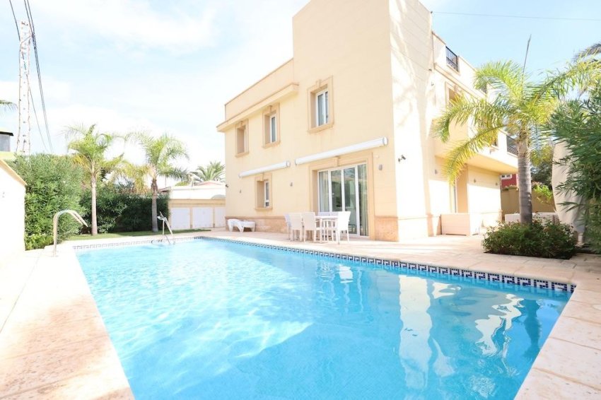 Återförsäljning - Villa -
Cabo Roig - Costa blanca