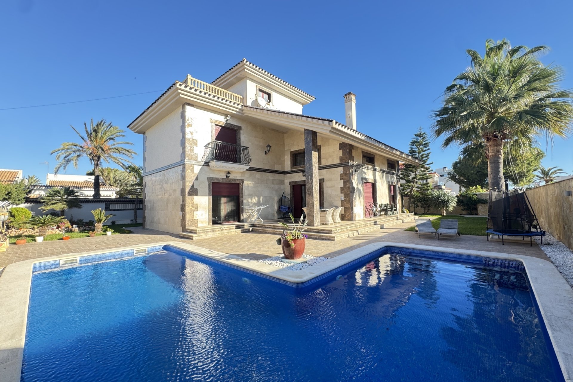Återförsäljning - Villa -
Cabo Roig
