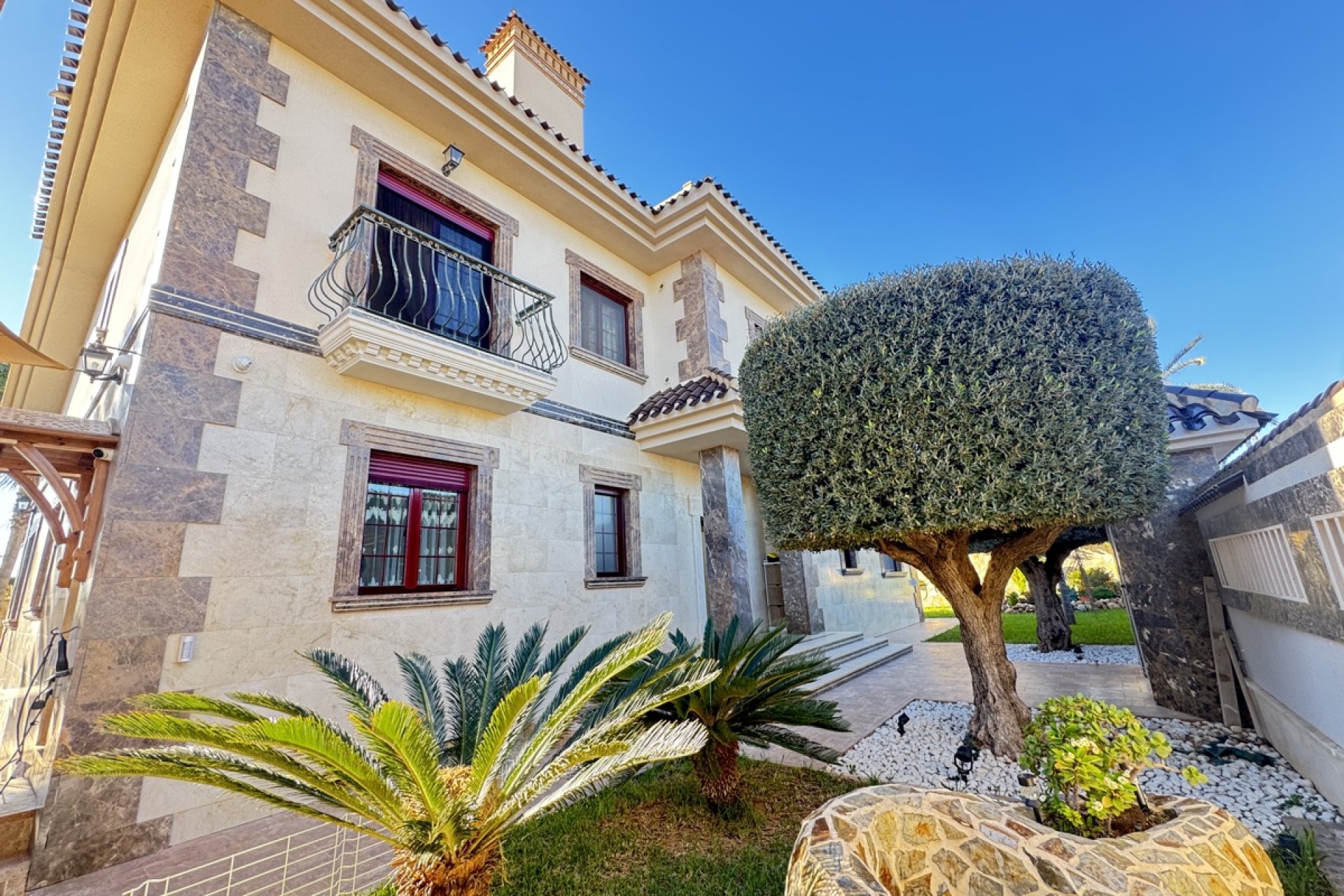 Återförsäljning - Villa -
Cabo Roig