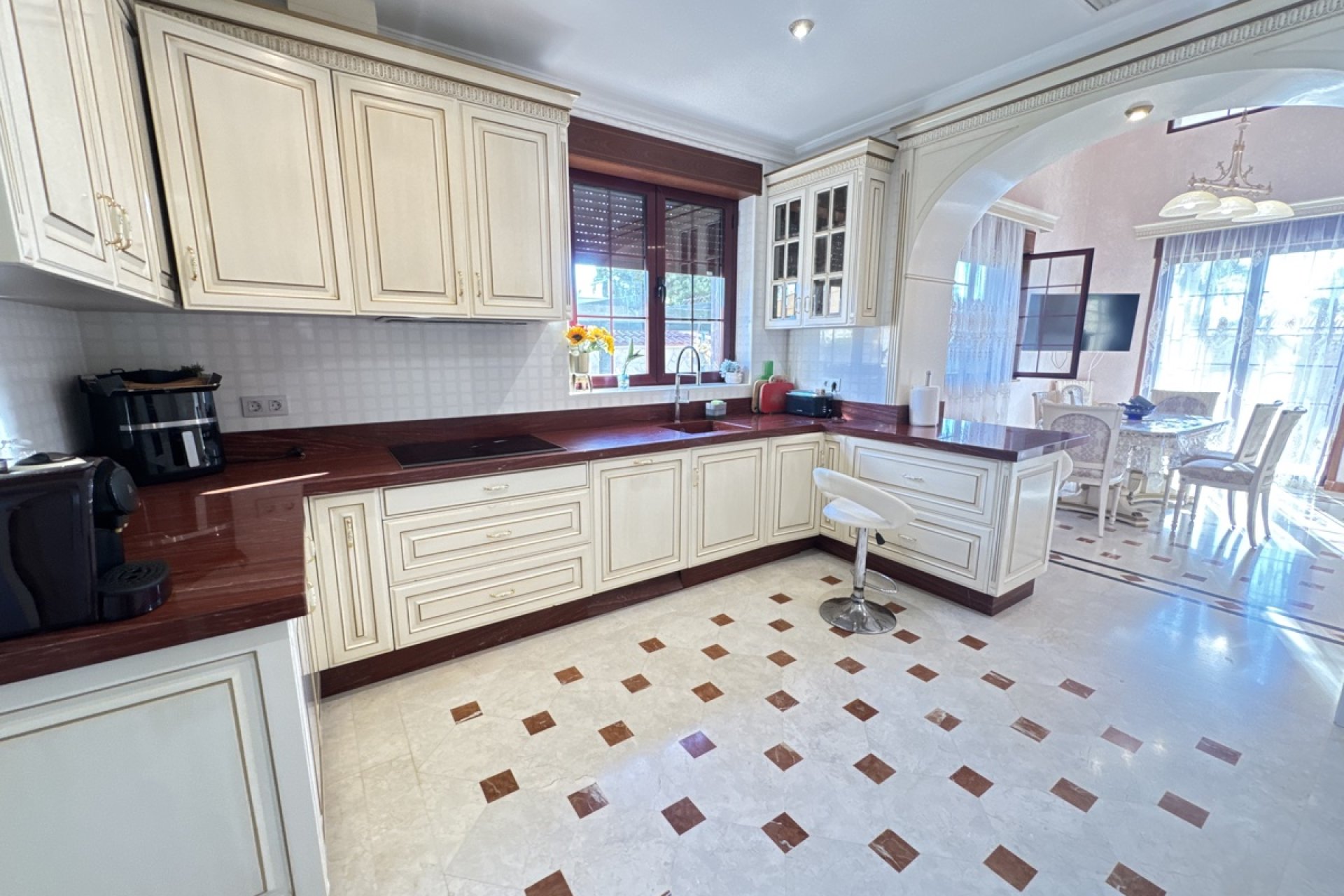 Återförsäljning - Villa -
Cabo Roig