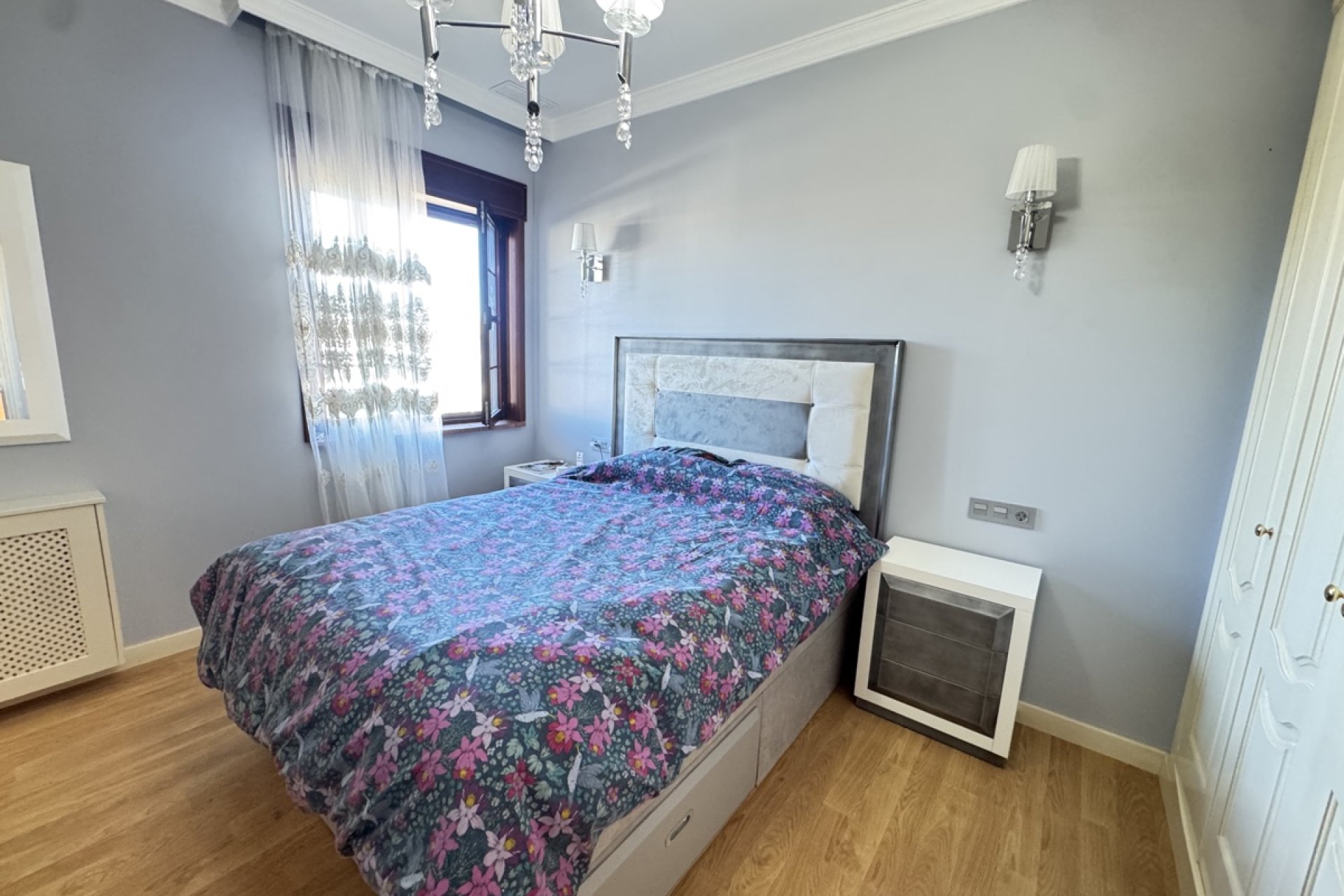 Återförsäljning - Villa -
Cabo Roig