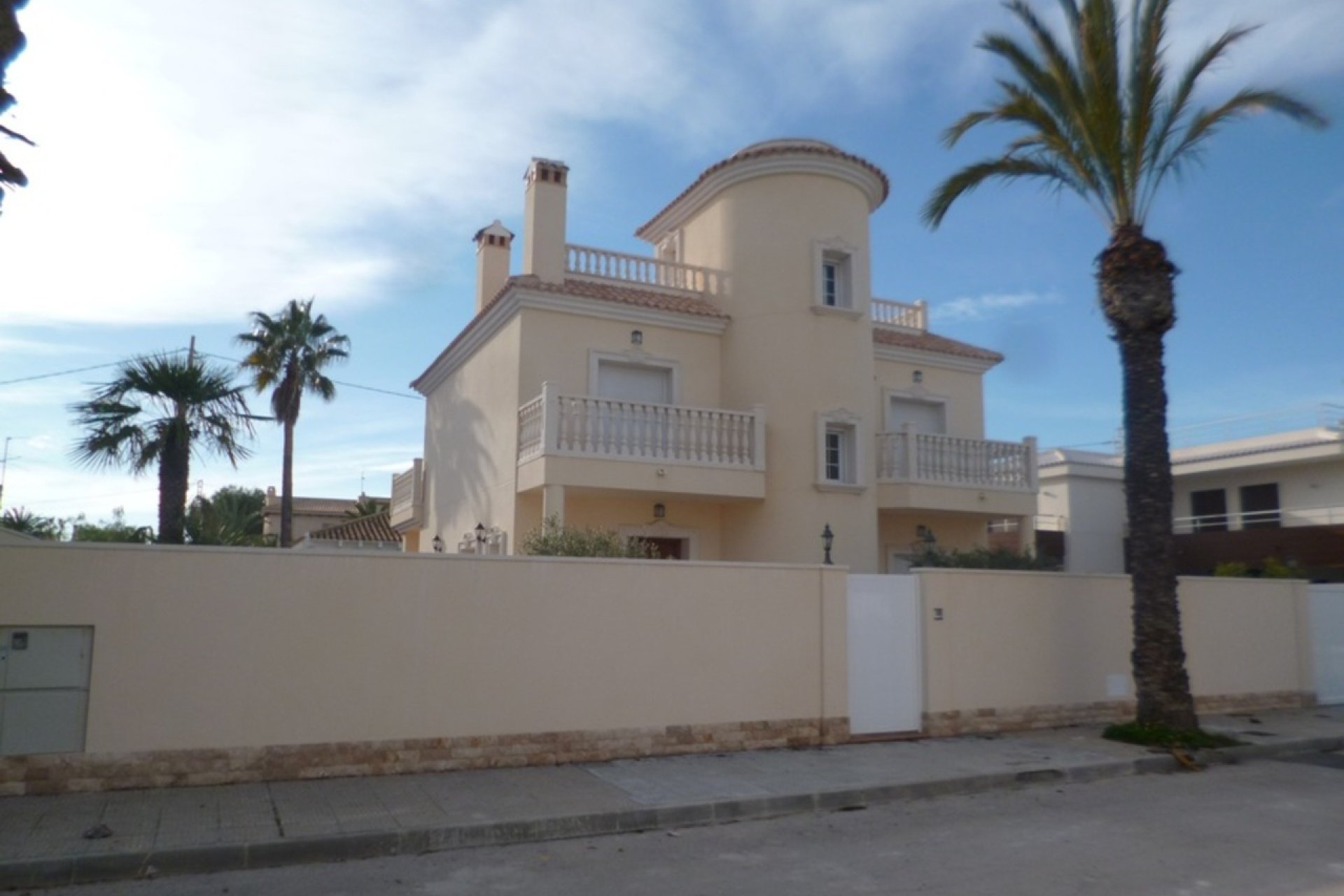 Återförsäljning - Villa -
Cabo Roig