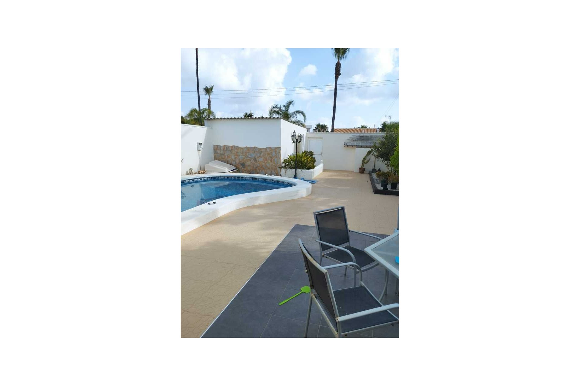 Återförsäljning - Villa -
Cabo Roig