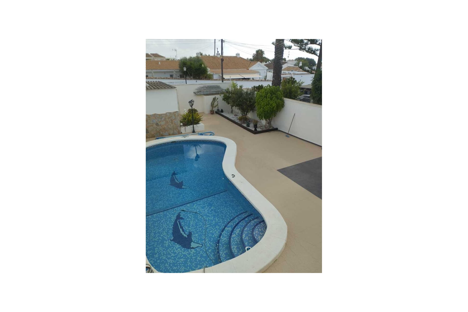 Återförsäljning - Villa -
Cabo Roig
