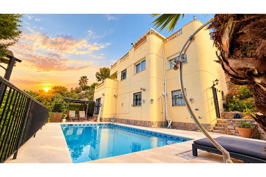 Återförsäljning - Villa -
Dehesa De Campoamor - Las Ramblas Golf
