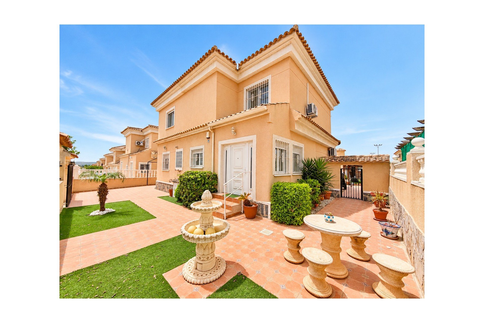 Återförsäljning - Villa Detached -
San Fulgencio - urb.la marina