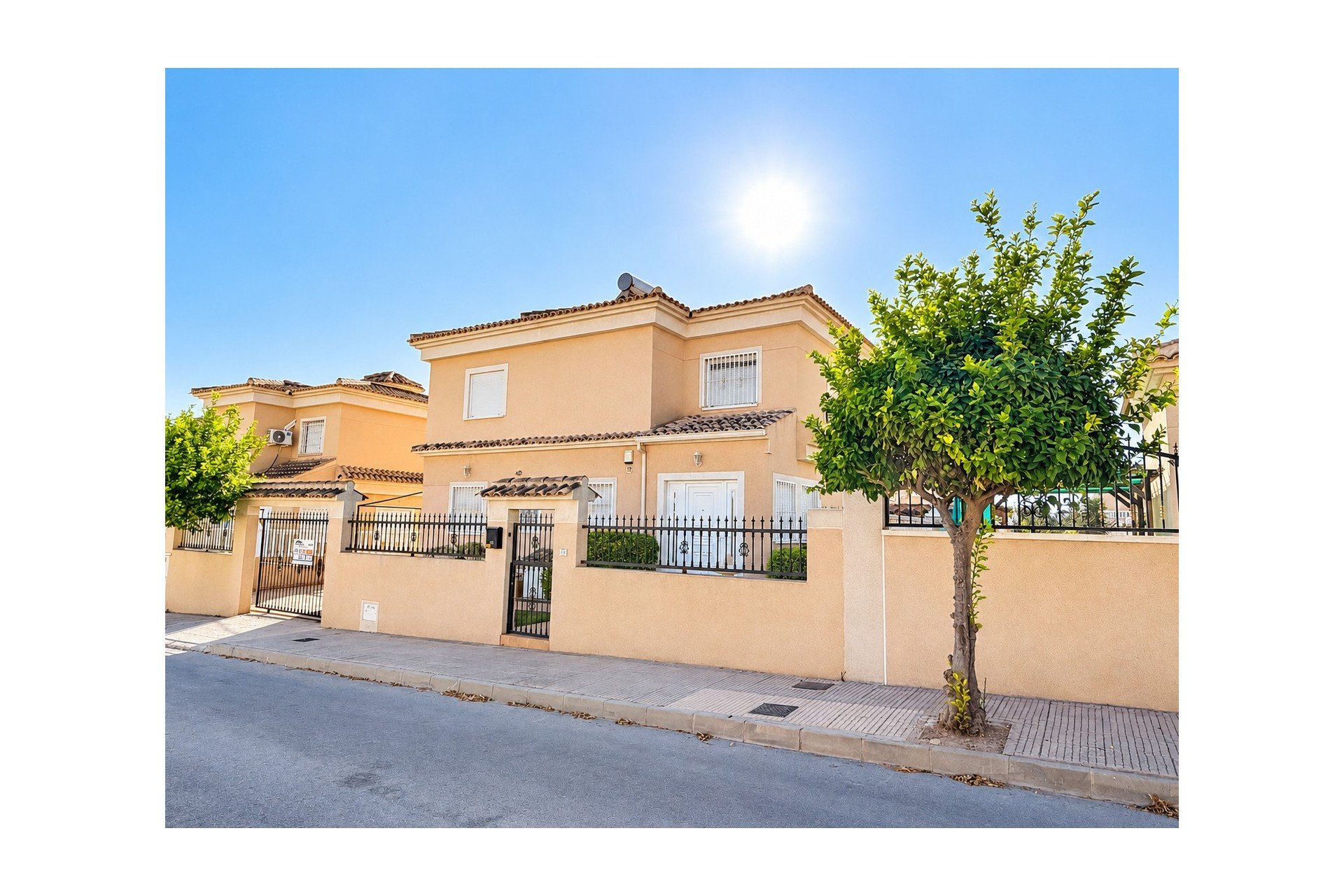 Återförsäljning - Villa Detached -
San Fulgencio - urb.la marina