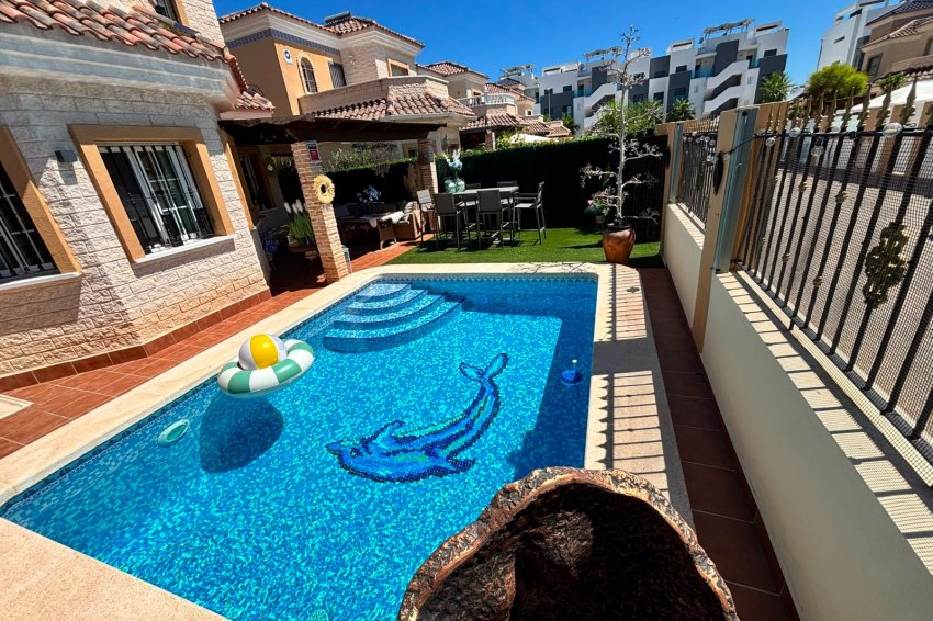 Återförsäljning - Villa -
El Raso - Guardamar del Segura