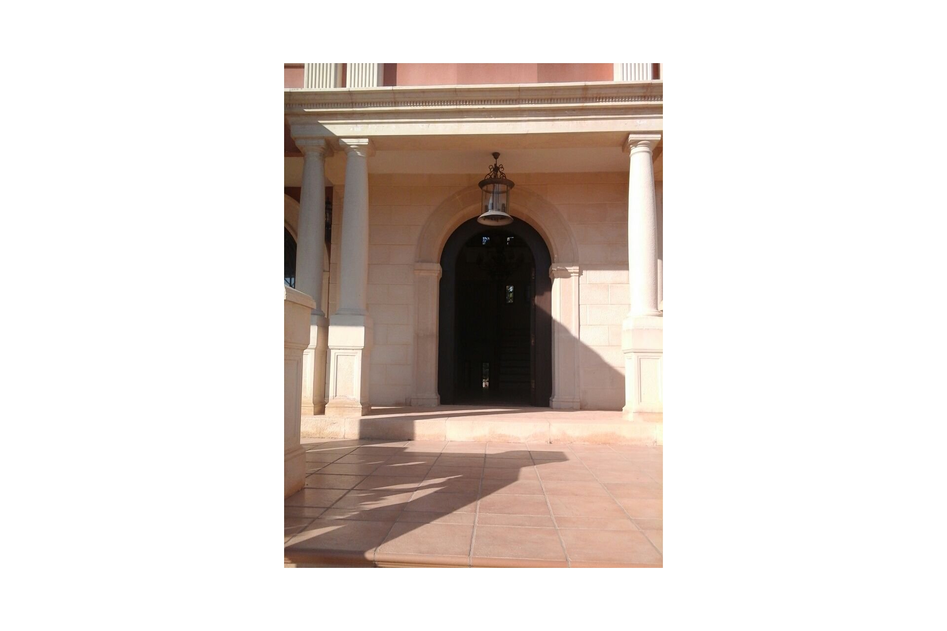 Återförsäljning - Villa -
Elche