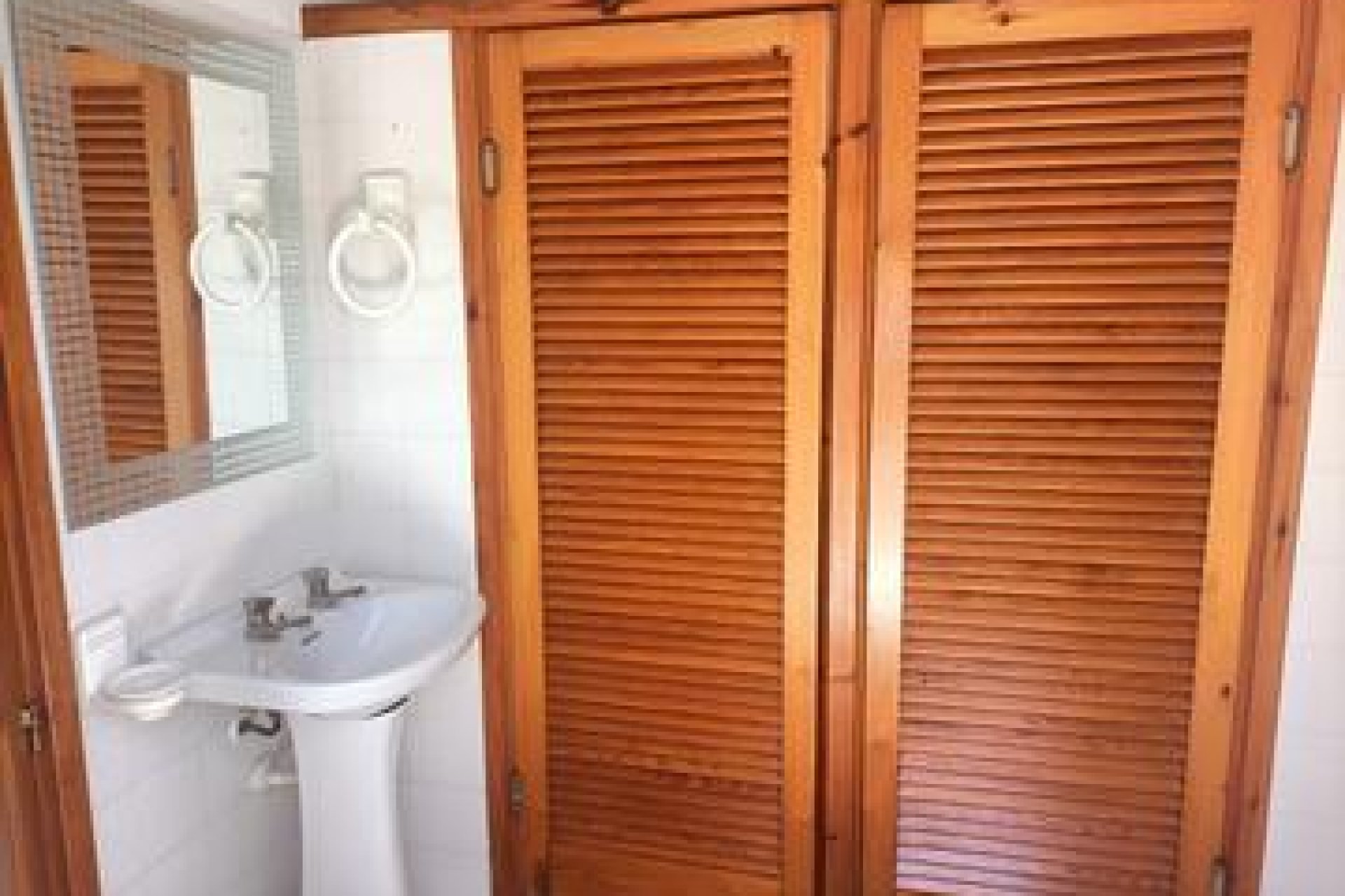 Återförsäljning - Villa -
Elche