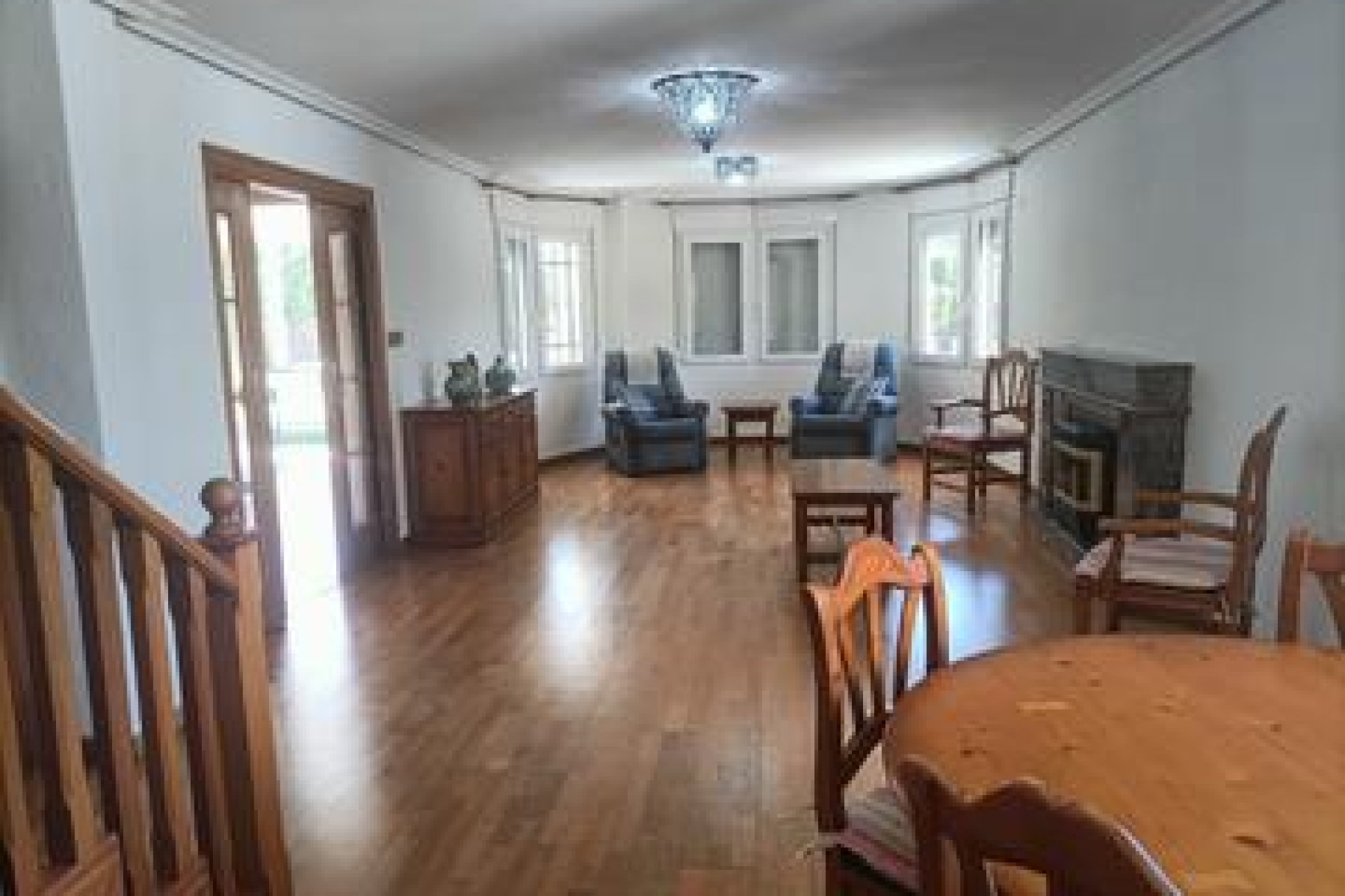 Återförsäljning - Villa -
Elche