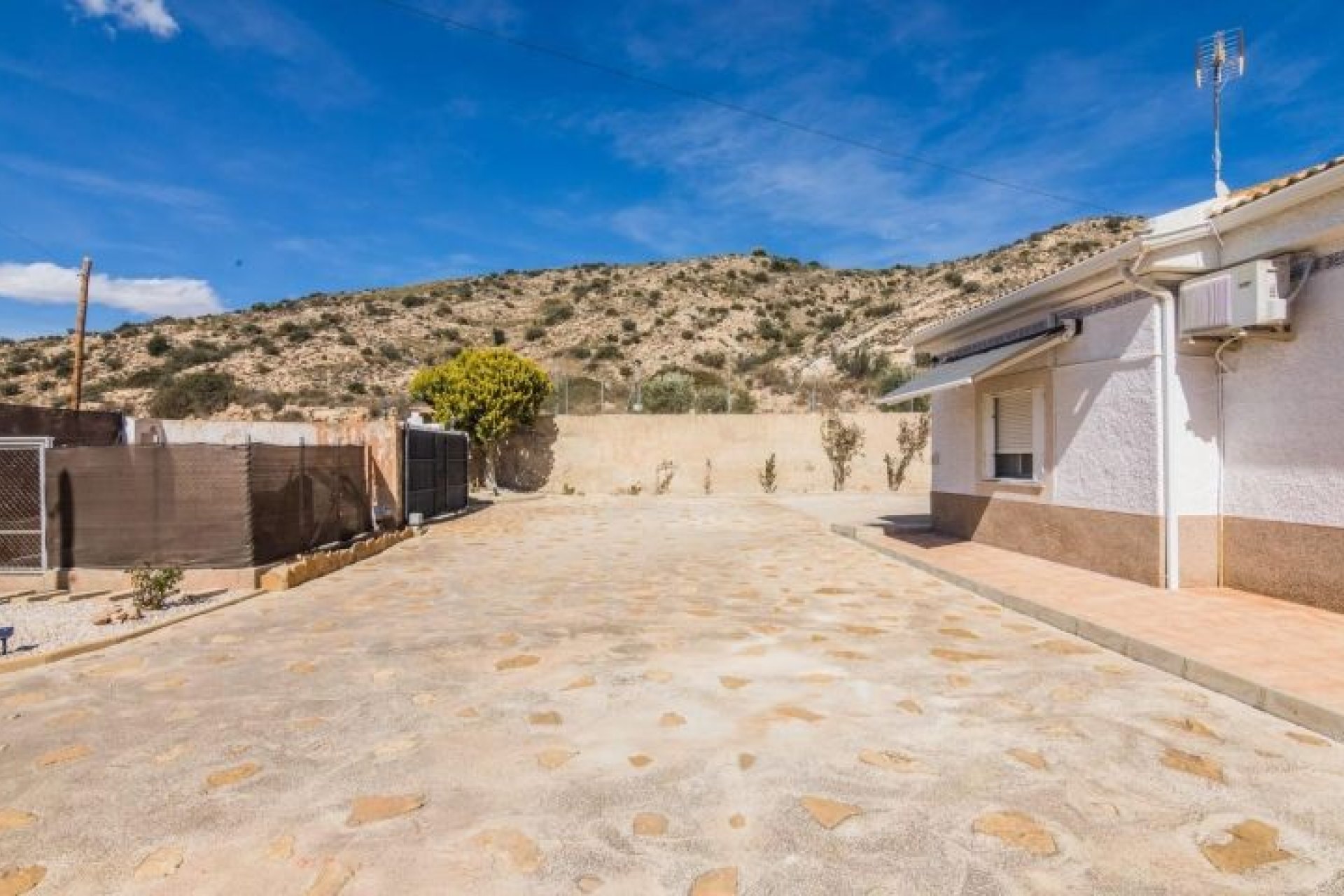 Återförsäljning - Villa -
Elche