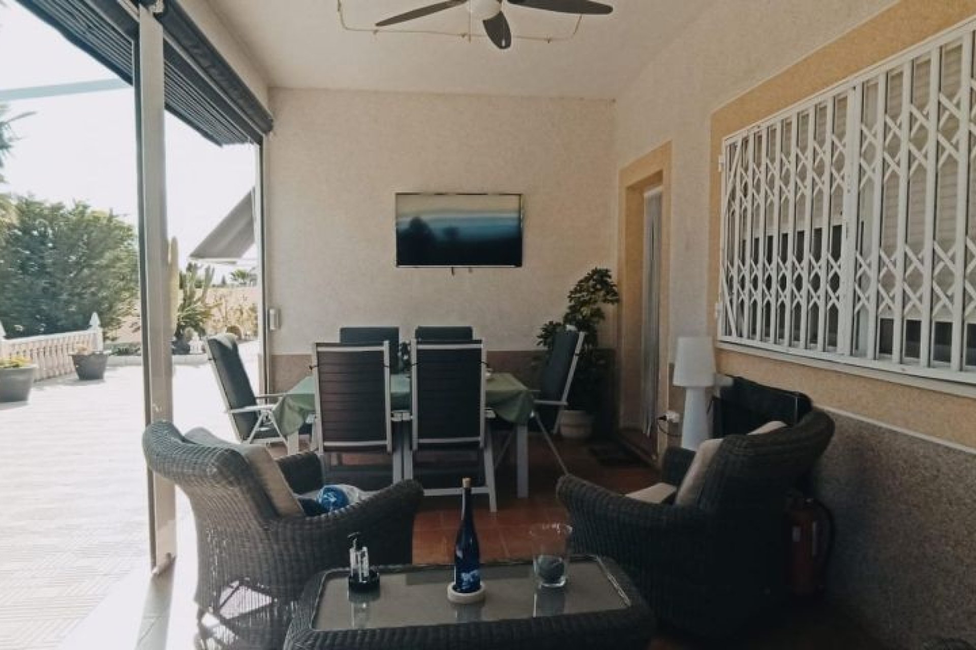 Återförsäljning - Villa -
Elche