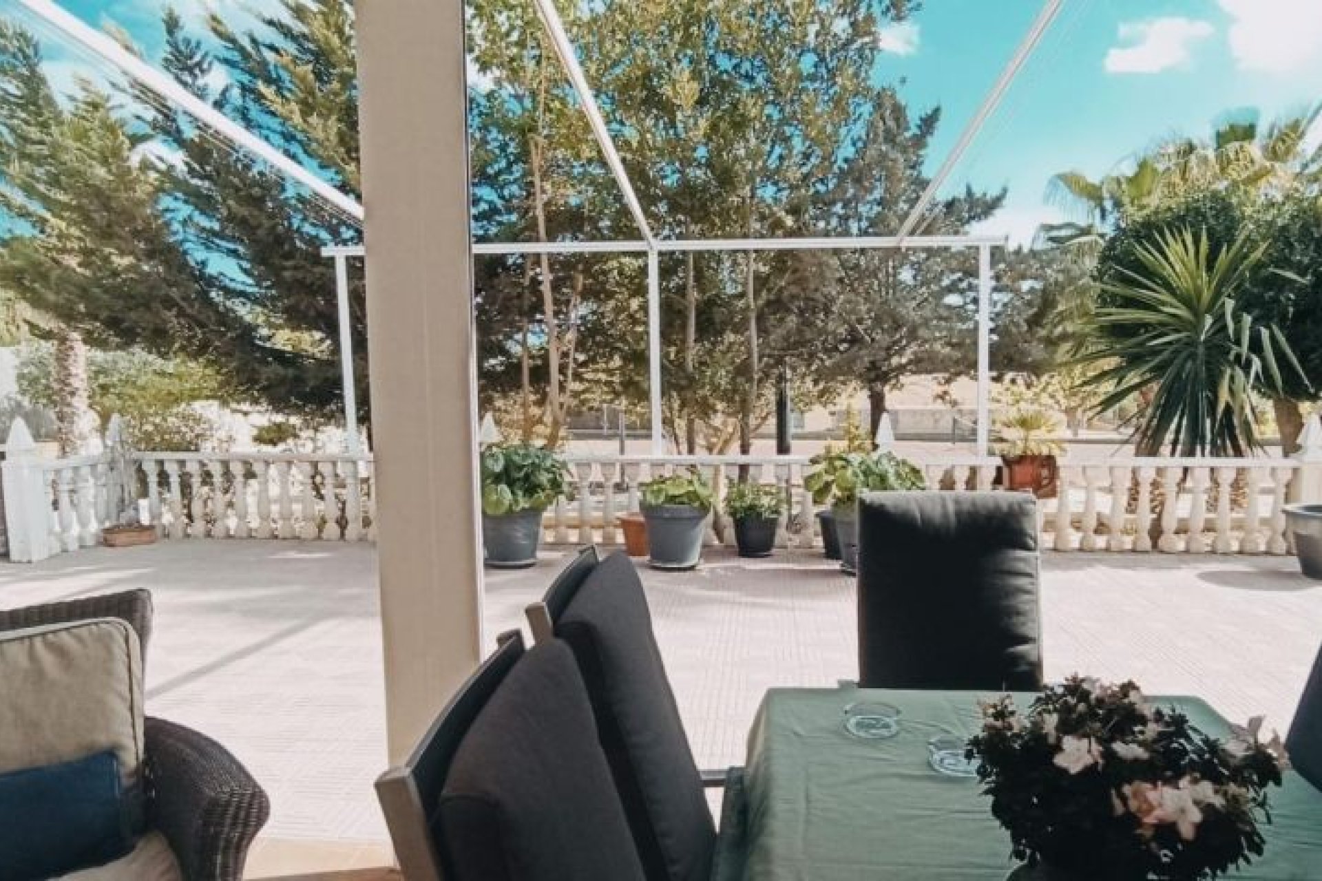 Återförsäljning - Villa -
Elche