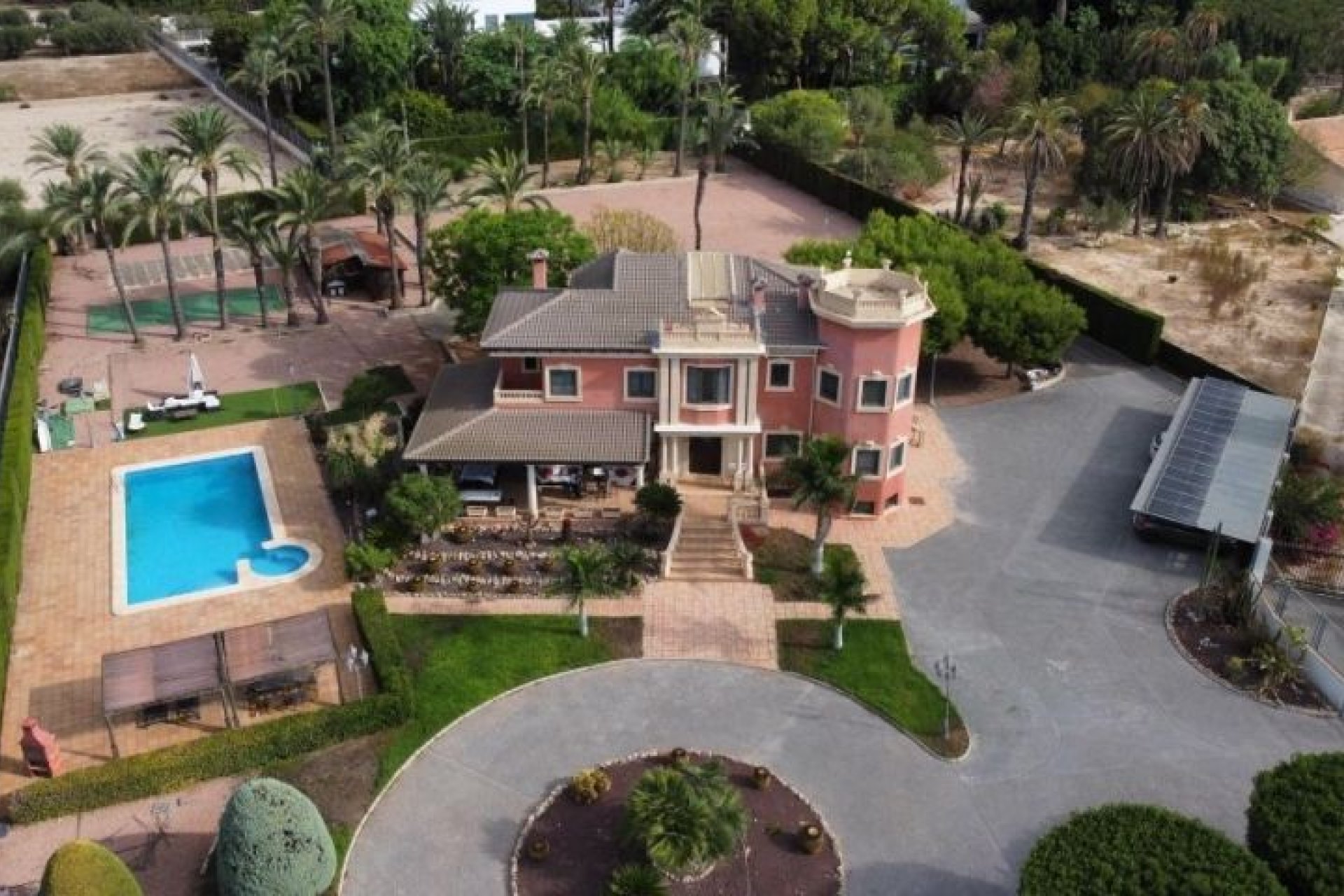 Återförsäljning - Villa -
Elche