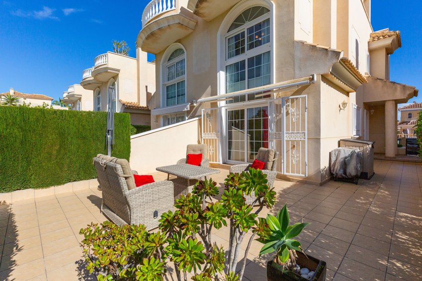 Återförsäljning - Villa -
Guardamar del Segura - El Raso