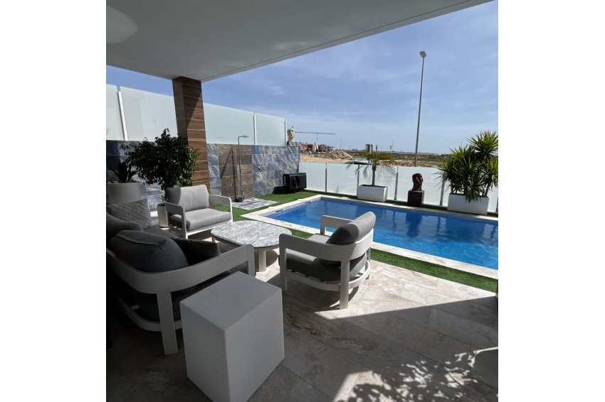 Återförsäljning - Villa / House -
Orihuela - Entre Naranjos Vistabella Golf