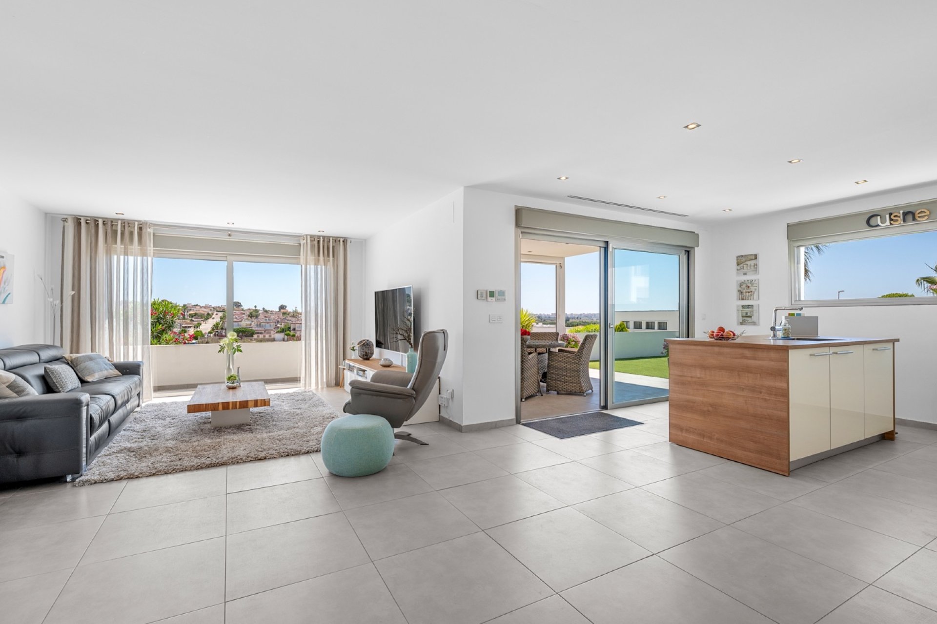 Återförsäljning - Villa -
La Marina