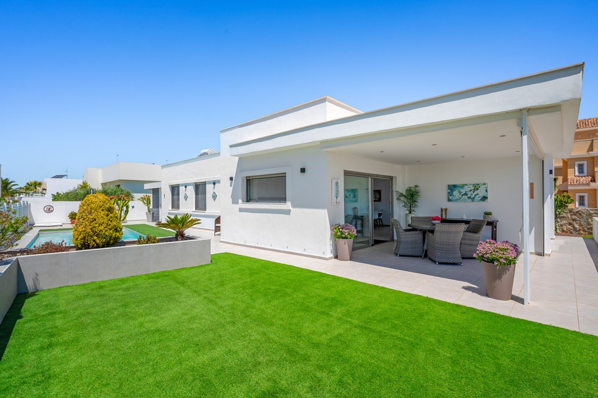 Återförsäljning - Villa -
La Marina