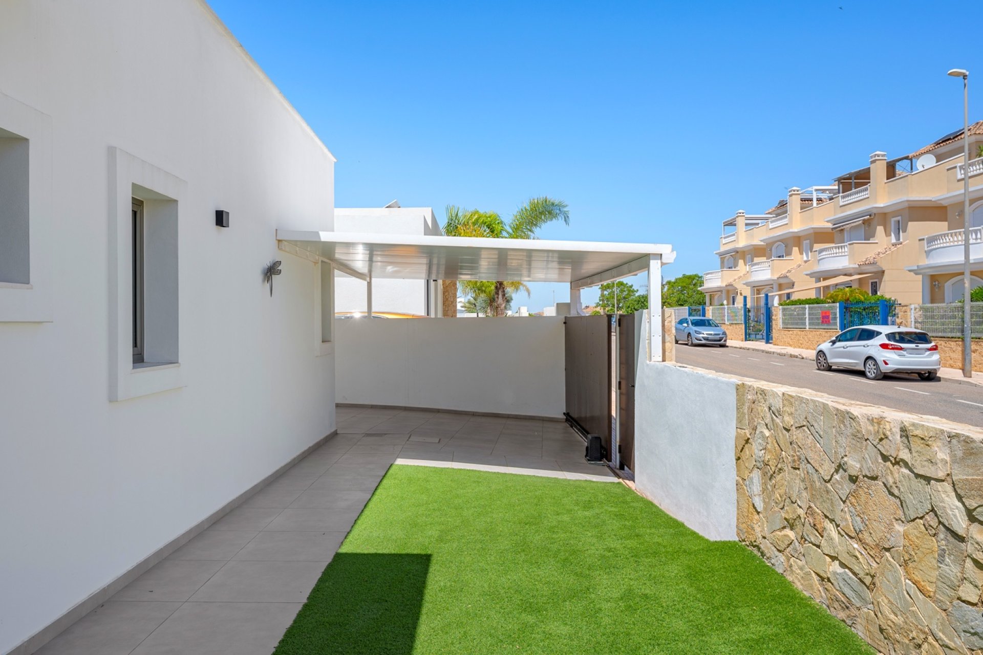 Återförsäljning - Villa -
La Marina