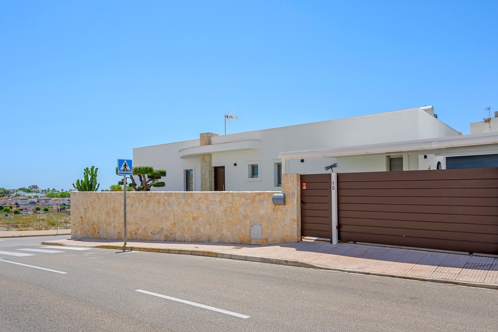 Återförsäljning - Villa -
La Marina