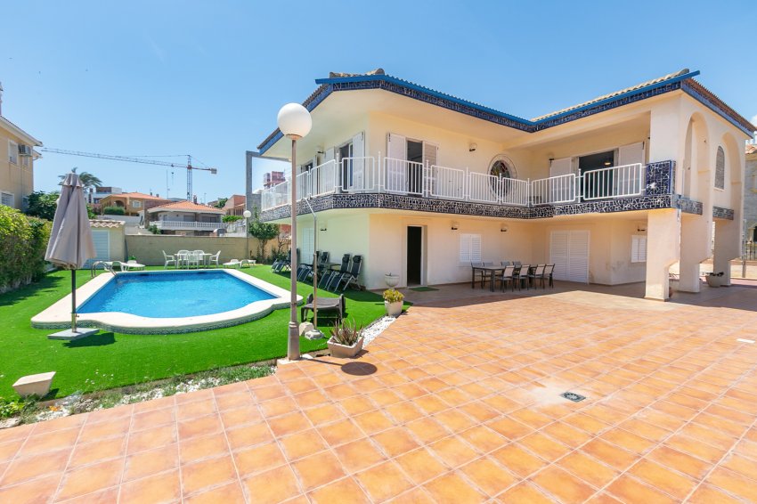 Återförsäljning - Villa -
La Zenia