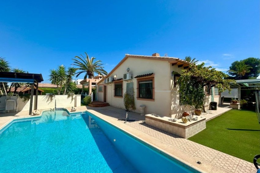 Återförsäljning - Villa -
Orihuela Costa - Aguamarina