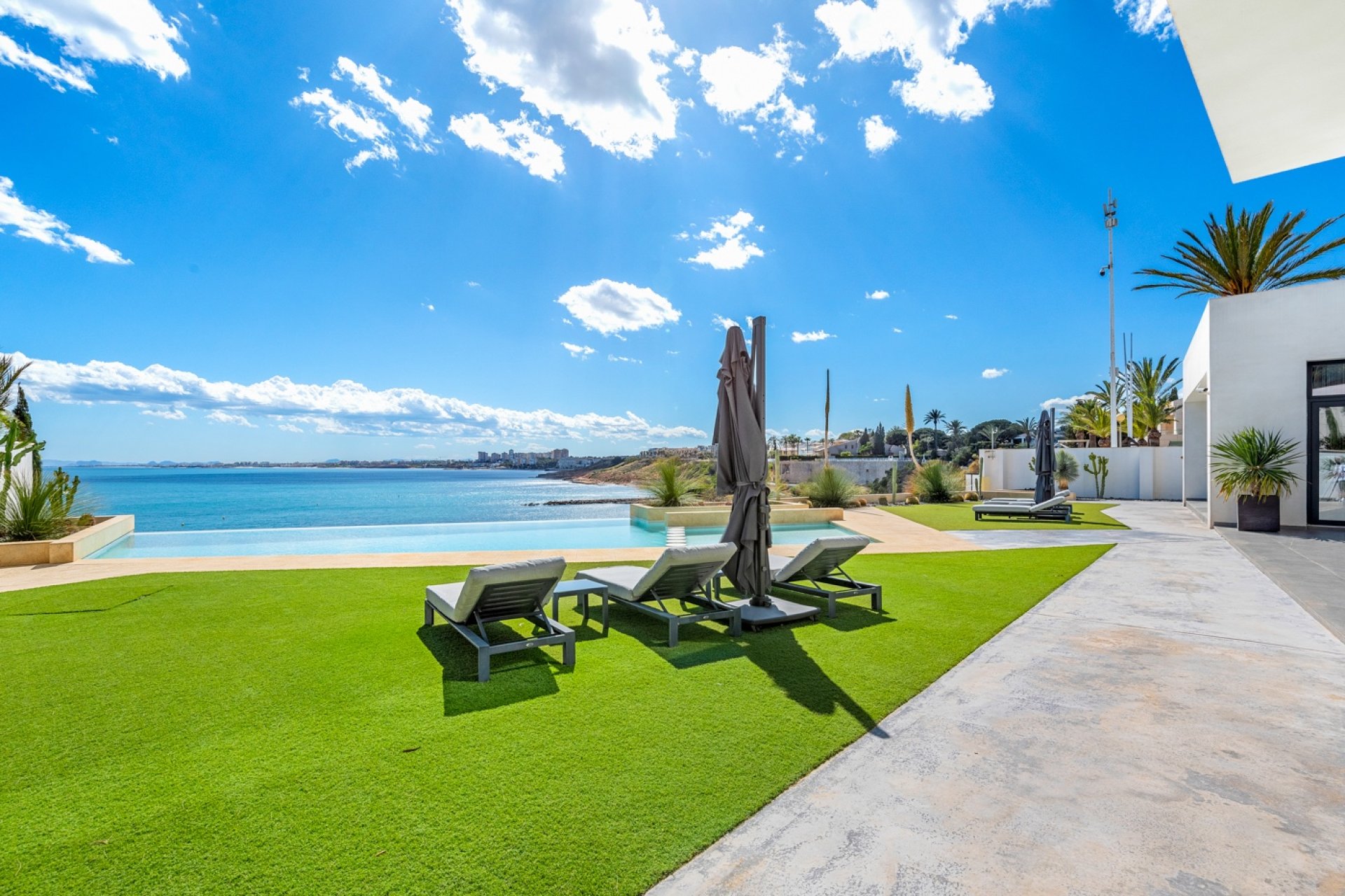 Återförsäljning - Villa -
Orihuela Costa - Cabo Roig