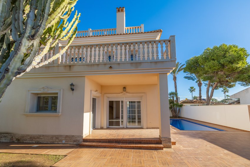 Återförsäljning - Villa -
Orihuela Costa - Cabo Roig