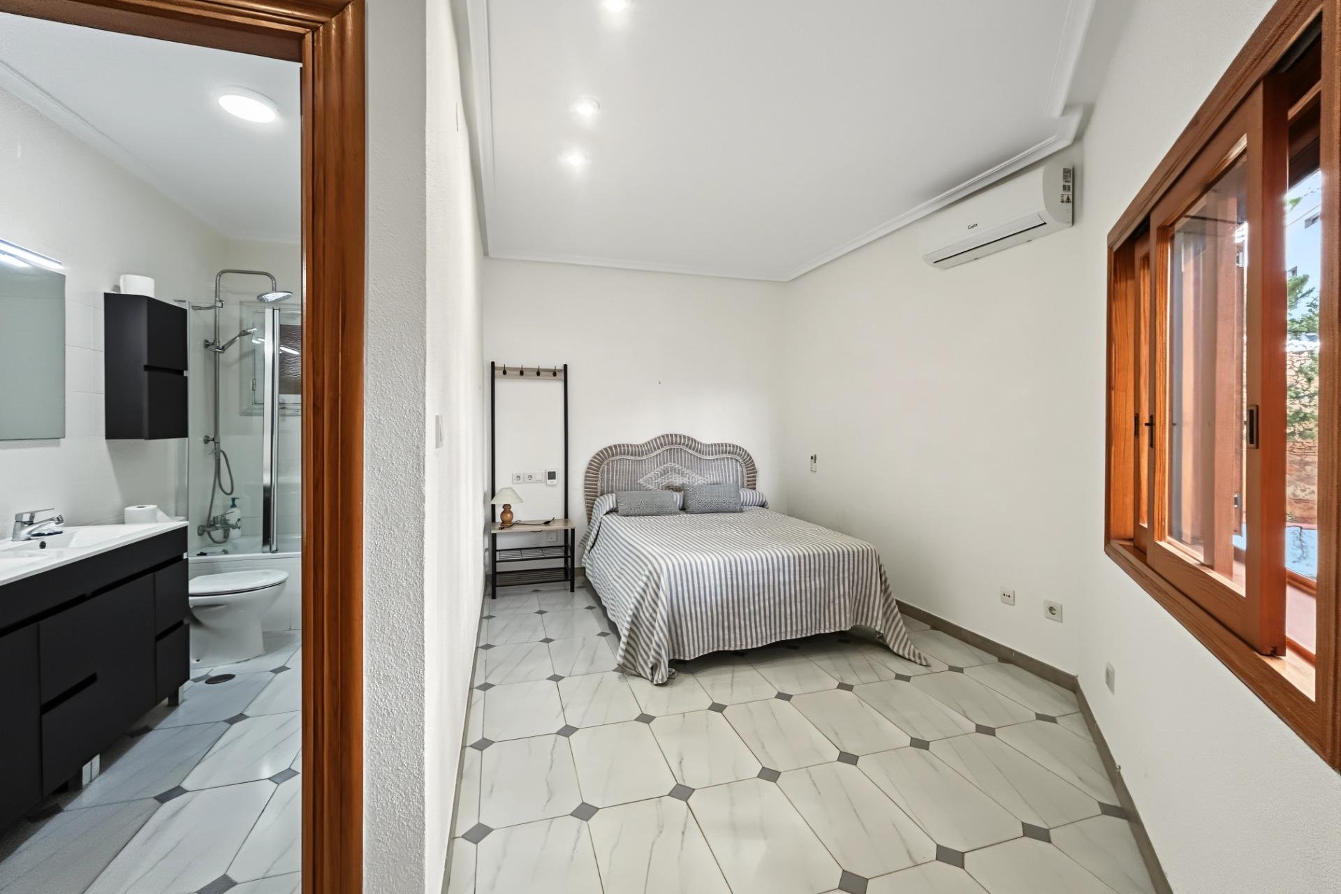 Återförsäljning - Villa -
Orihuela Costa - Campoamor