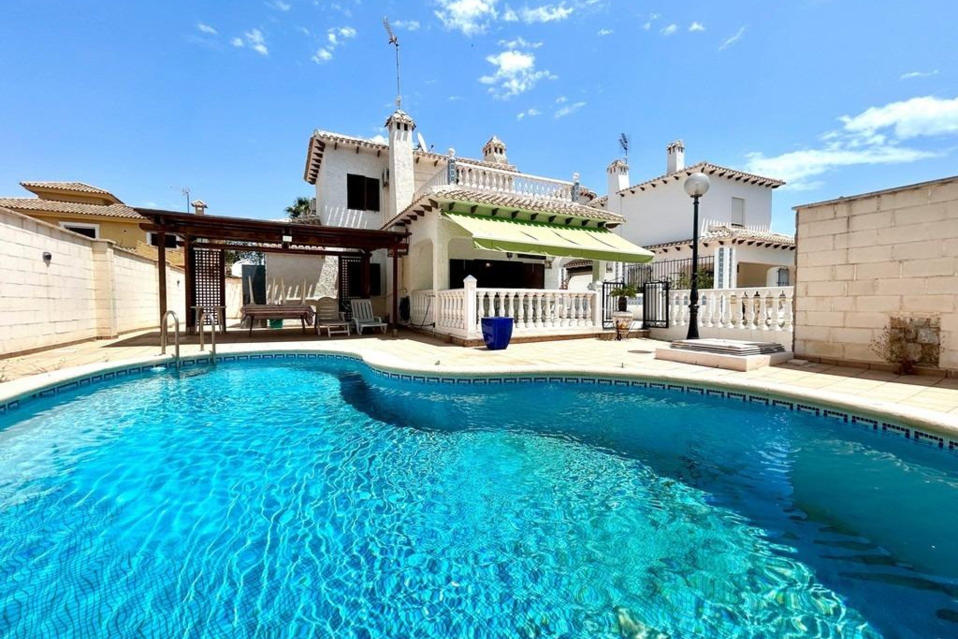 Återförsäljning - Villa -
Orihuela Costa - La Zenia