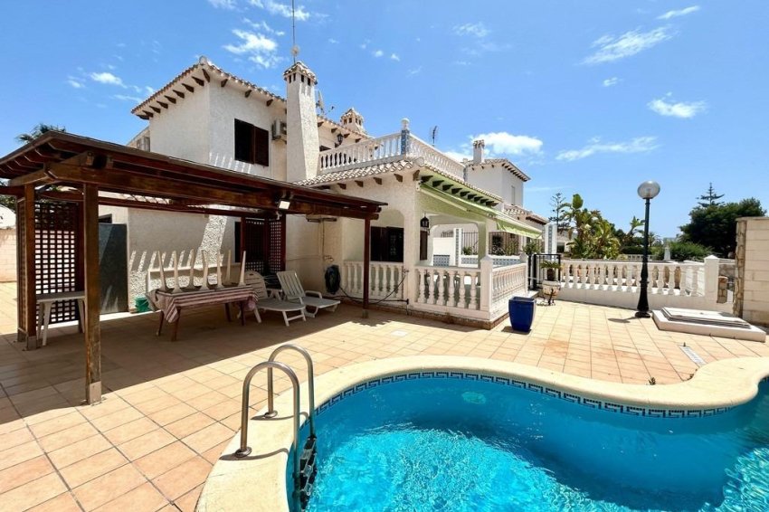 Återförsäljning - Villa -
Orihuela Costa - La Zenia