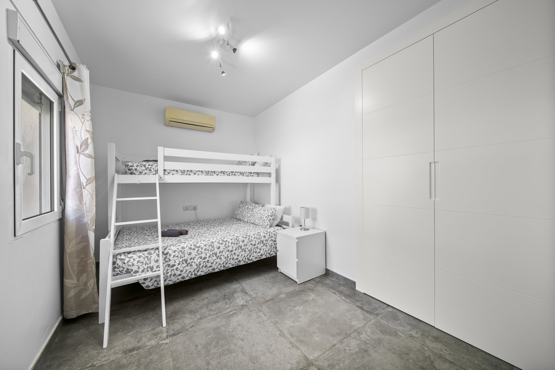 Återförsäljning - Villa -
Orihuela Costa - La Zenia